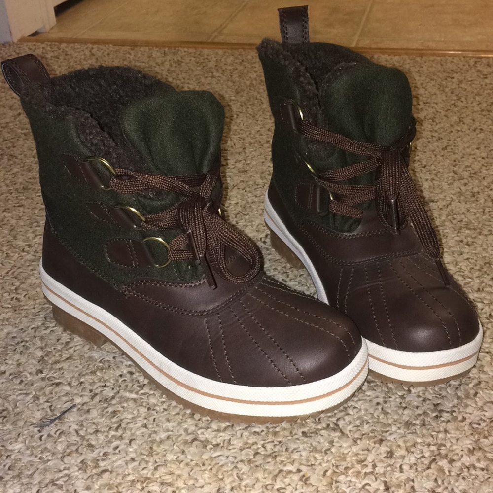 Never worn women’s sz 5.5 winter boots